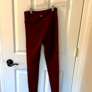 Strut this chocolate brown ribbed leggings